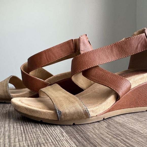 EuroSOFT by Sofft Stylish Sandals with Brown and Tan Straps - Picture 6 of 11